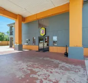 Super 8 by Wyndham San Antonio/Riverwalk Area hotel detail image 4