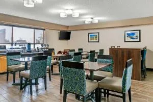 Comfort Inn Manistique hotel thumbnail 5