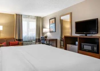 Comfort Inn Manistique hotel thumbnail 7