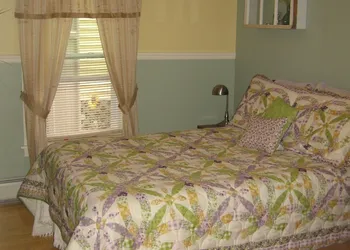 Lakeside Get-A-Way hotel thumbnail 2