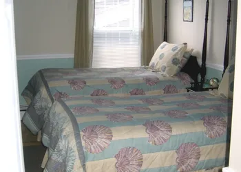 Lakeside Get-A-Way hotel thumbnail 3