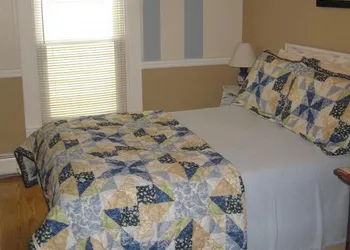 Lakeside Get-A-Way hotel thumbnail 7