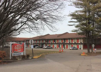 Red Carpet Inn - Louisville hotel thumbnail 4
