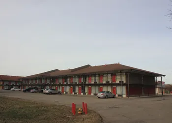Red Carpet Inn - Louisville hotel thumbnail 5