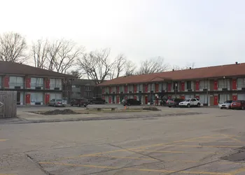 Red Carpet Inn - Louisville hotel thumbnail 7