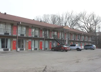 Red Carpet Inn - Louisville hotel thumbnail 8