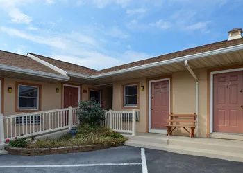 Red Carpet Inn Ronks hotel thumbnail 3