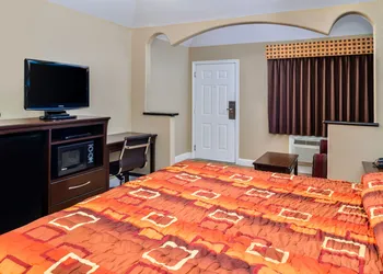 Scottish Inn & Suites Highway 6 South hotel thumbnail 5