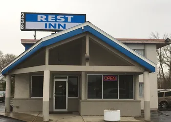 Utica Rest Inn hotel thumbnail 2