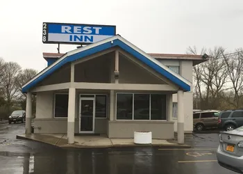Utica Rest Inn hotel thumbnail 3