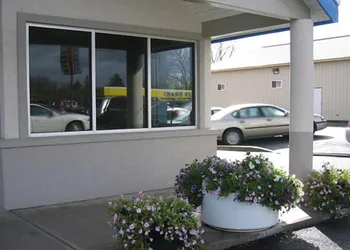 Utica Rest Inn hotel thumbnail 5