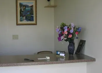 Utica Rest Inn hotel thumbnail 8