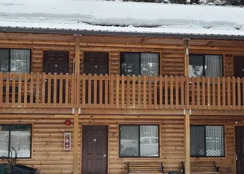 Eagle Cap Chalets hotel thumbnail 4