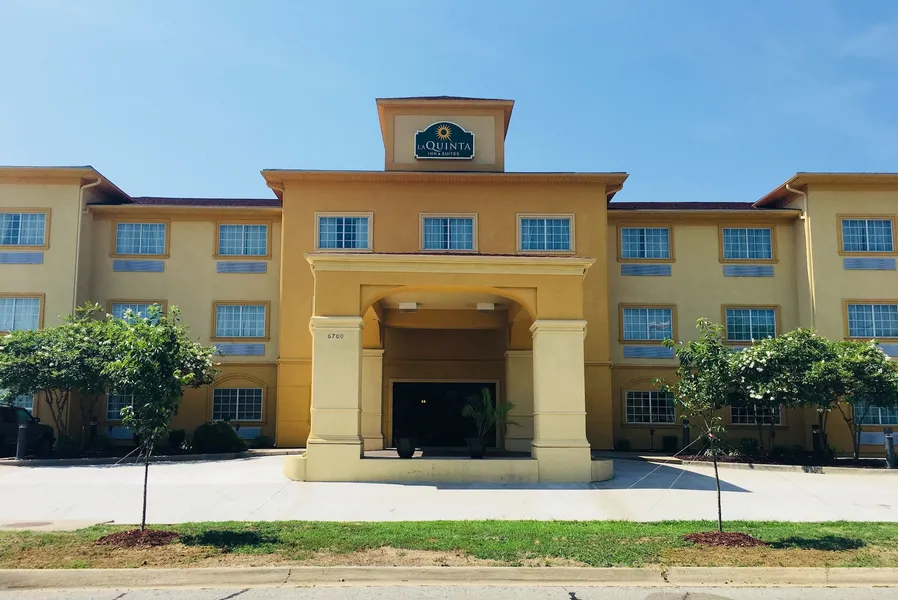 La Quinta Inn & Suites by Wyndham Fort Smith hotel detail image 2