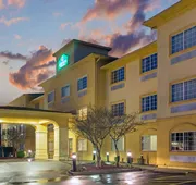 La Quinta Inn & Suites by Wyndham Fort Smith hotel detail image 4