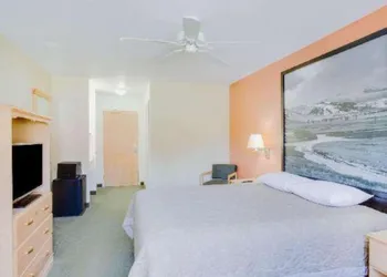 Super 8 by Wyndham Cooke City Yellowstone Park hotel thumbnail 2