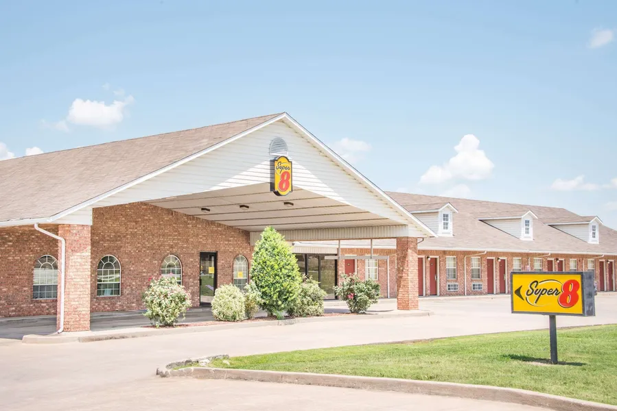 Super 8 by Wyndham Big Cabin/Vinita Area hotel detail image 2