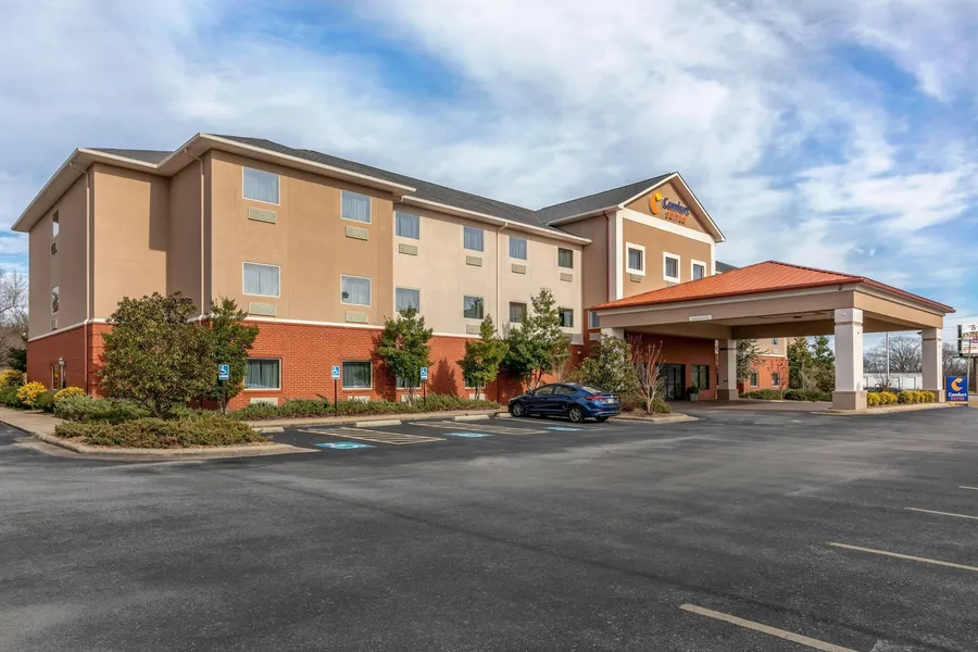 Comfort Suites Batesville hotel detail image 2