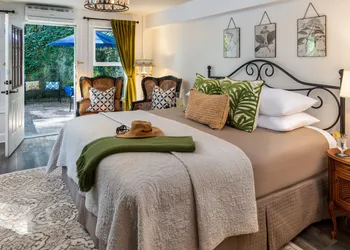 Arsenic and Old Lace B&B hotel thumbnail 8