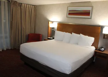Clarion Hotel Bakersfield North hotel thumbnail 6