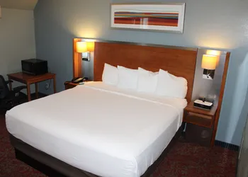 Clarion Hotel Bakersfield North hotel thumbnail 8