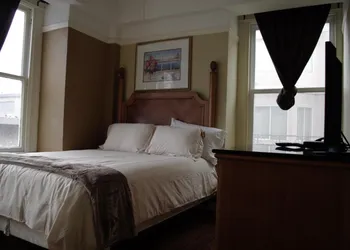 Yale Hotel hotel thumbnail 2