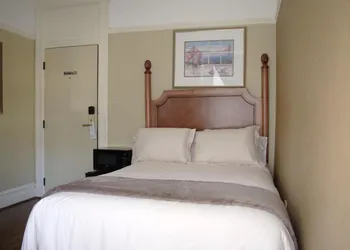 Yale Hotel hotel thumbnail 4