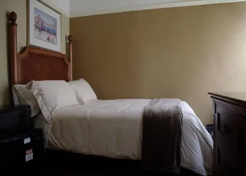 Yale Hotel hotel thumbnail 5