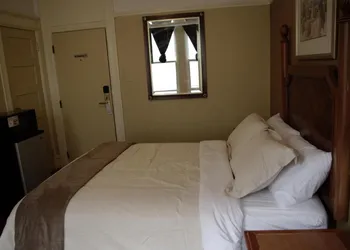 Yale Hotel hotel thumbnail 7