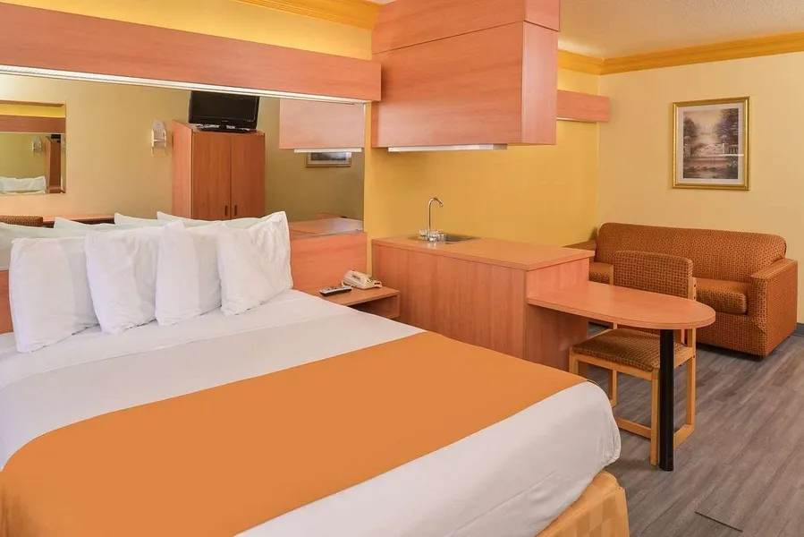 H3 Inn & Suites - LAX Airport - Los Angeles hotel detail image 6