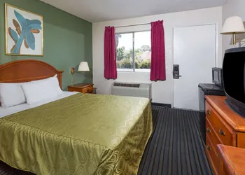 Days Inn by Wyndham in San Bernardino hotel thumbnail 6