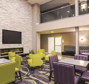 La Quinta Inn & Suites by Wyndham Denver Airport DIA hotel detail image 7