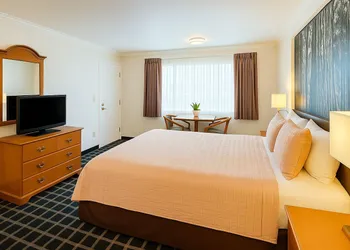 Creekside Inn & Suites hotel thumbnail 8