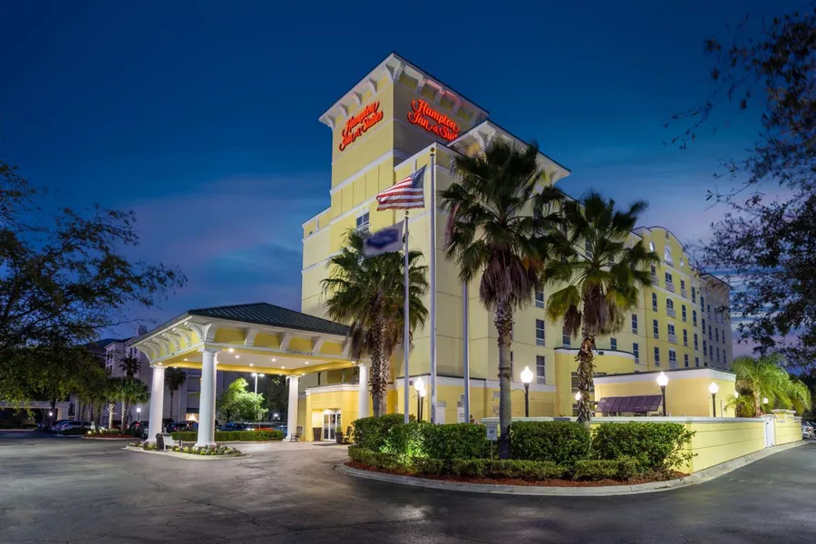 Hampton Inn & Suites Jacksonville Deerwood Park hotel detail image 2