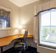 Hampton Inn & Suites Jacksonville Deerwood Park hotel detail image 3