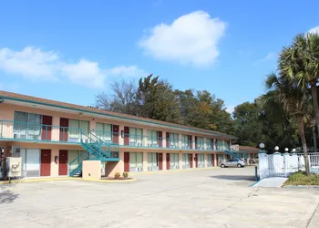 Travelers Inn hotel thumbnail 4