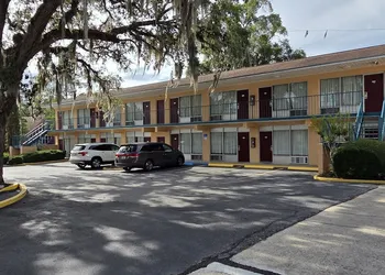 Travelers Inn hotel thumbnail 6