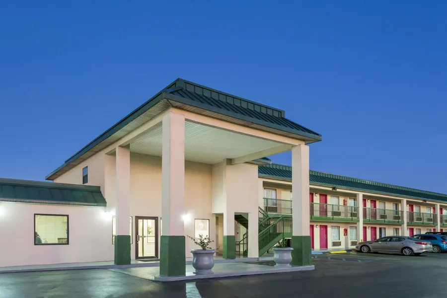 Super 8 by Wyndham Ashburn hotel detail image 2