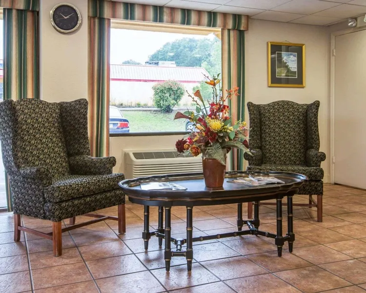 Econo Lodge Inn & Suites Columbus near Fort Benning hotel detail image 6
