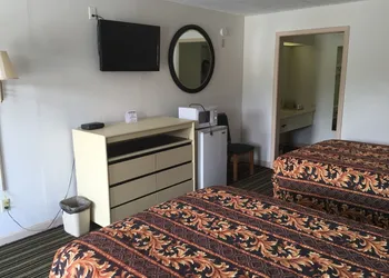 Scottish Inn & Suites hotel thumbnail 6