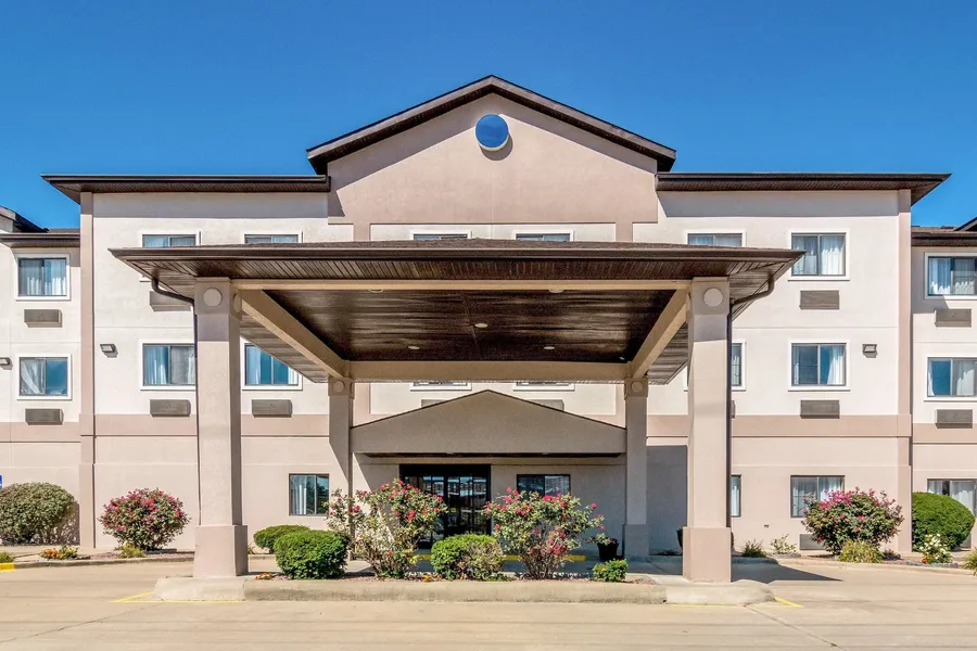 Quality Inn & Suites Salem near I-57 hotel detail image 2