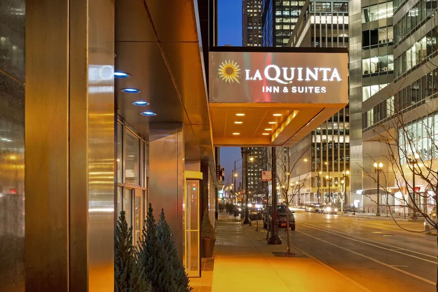 La Quinta Inn & Suites by Wyndham Chicago Downtown hotel detail image 2