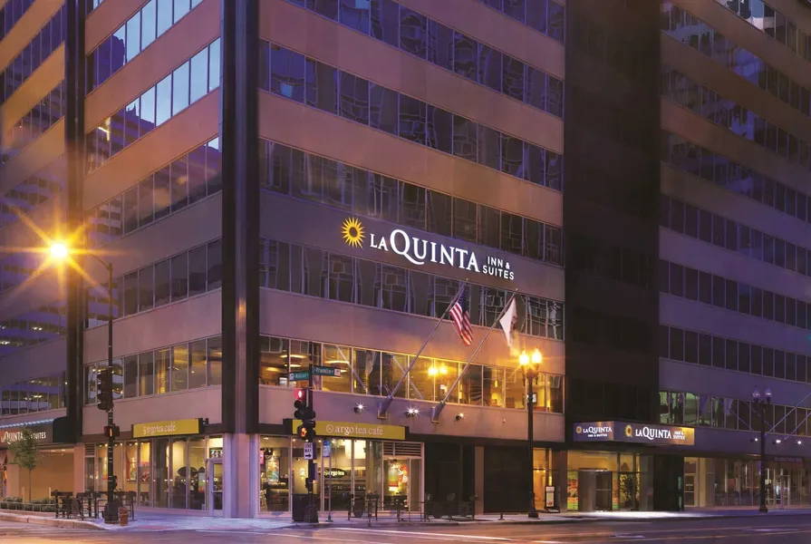 La Quinta Inn & Suites by Wyndham Chicago Downtown hotel detail image 6