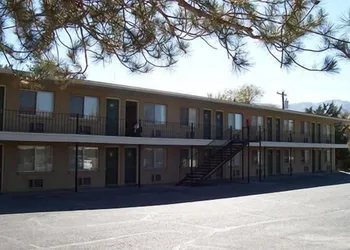 Thunderbird Motel hotel thumbnail 5