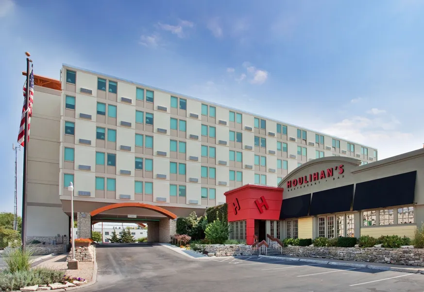 Holiday Inn Manhattan at the Campus by IHG hotel detail image 2