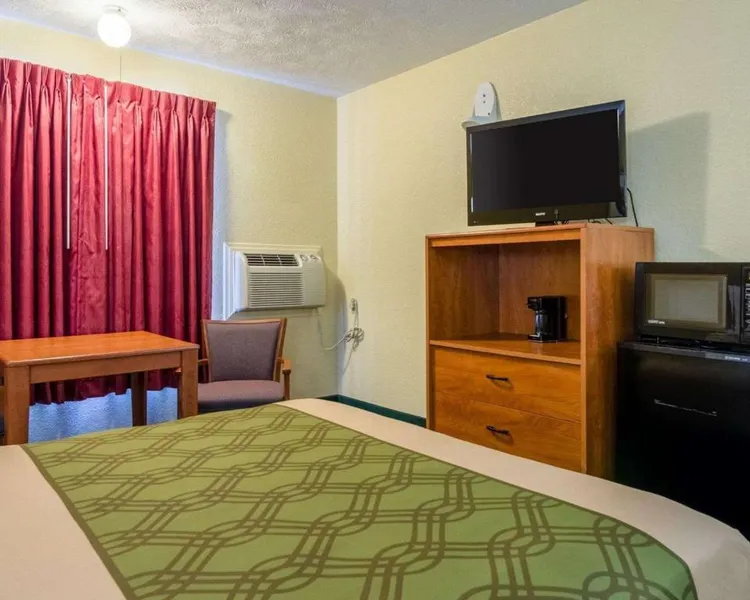 Econo Lodge Ottawa hotel detail image 2