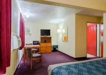 Econo Lodge Ottawa hotel thumbnail 3