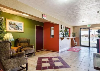 Econo Lodge Ottawa hotel thumbnail 6