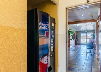 Econo Lodge Ottawa hotel thumbnail 7