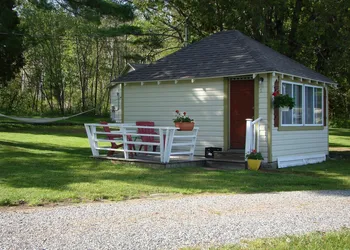 Bay Leaf Cottages & Bistro hotel thumbnail 4
